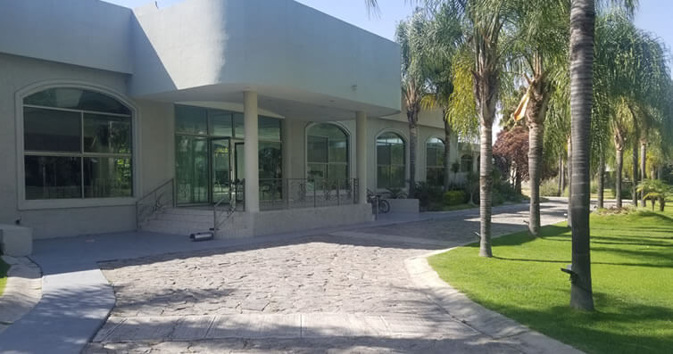 Los Oveliscos salón